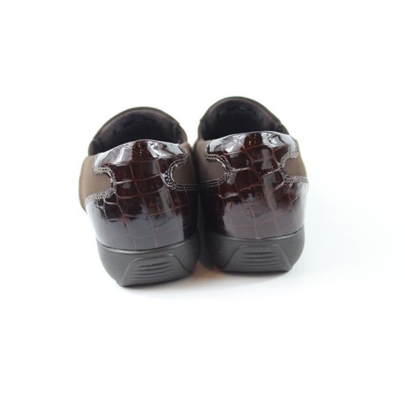 Clarks Women's Size 6 Brown Croc Print Suede Stretch Loafers Shoes 66416 - Picture 3 of 6